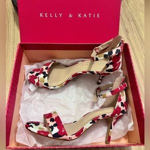 Kelly & Katie Nadia Canvas Sandal -
Floral Print
